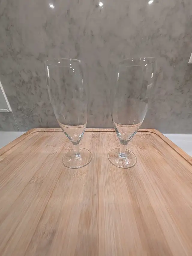A bunch of vintage assorted glass drinkwear in Kitchen & Dining Wares in Markham / York Region - Image 2