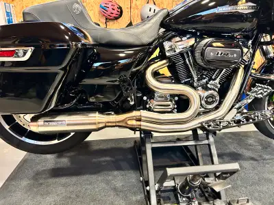 Flawless Bassani 2 into 1 stainless exhaust. Fitment is 2017-2023 Harley touring models. Road glide...