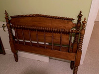 Spindle bed - antique