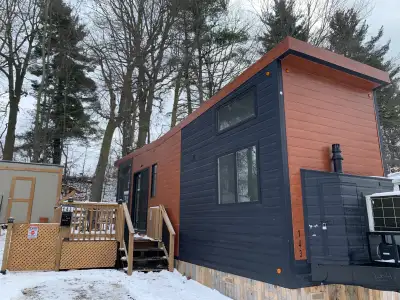 2022 Zero Squared “Willow” Tiny Home on Wheels — Luxury, Efficiency & Modern Living If you’ve been s...