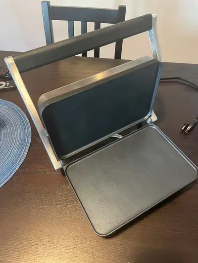 Grill à panini / toaster électrique, View more