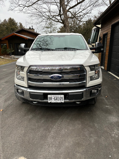 2016 F150 4X4 LARIAT with 6'6" box, Loaded.97,000 Kms