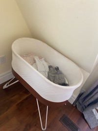Snoo smart crib/bassinet with sleep sacks and reflux feet