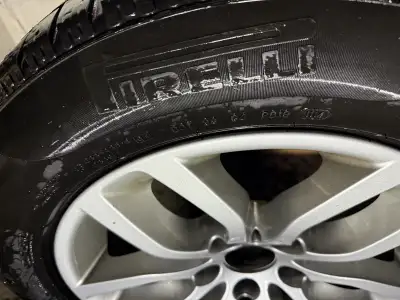 Pirelli Winter Tires – 225/60 R17 99H – Set of 4 – Excellent Tread (~70%). Premium brand, no patches...