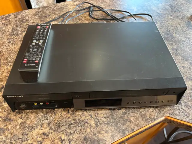 Transfer VHS to DVD with Samsung DVD Recorder & VCR DVD-VR350 in General Electronics in Kelowna - Image 8