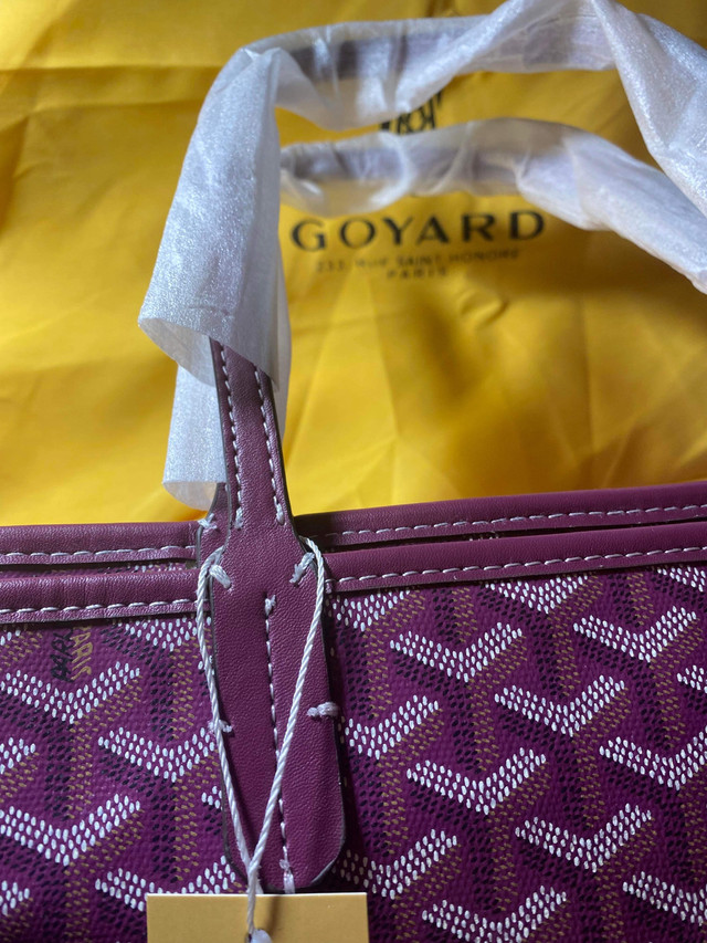 Goyard zippered bag in Women's - Bags & Wallets in City of Toronto