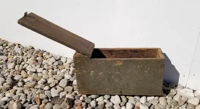 WW1 ammo box M1915 US Army oak brass for Vickers Colt 30 cal mg in Arts & Collectibles in Ottawa - Image 5