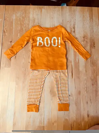 Old Navy Halloween Glow in the Dark  2T Pajamas, View more