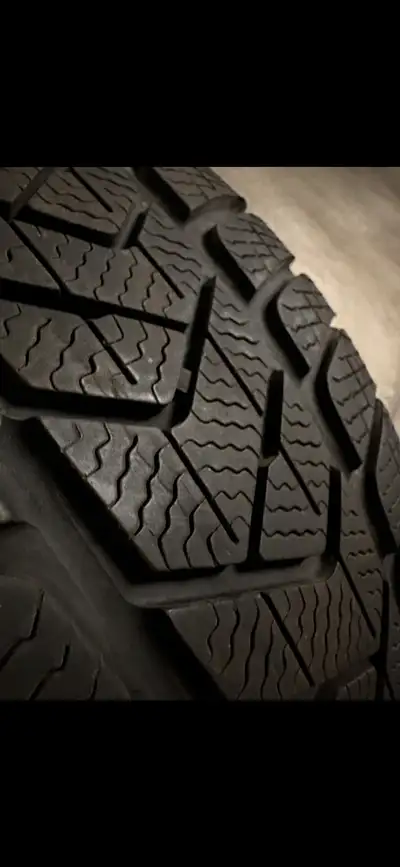 Pirelli SottoZero 3 255/35/R20 *Only slightly used for 2 months* Like New Condition