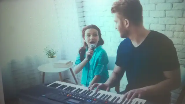 Ohuhu Digital Piano Keyboard w/ Headphone, Mic, Stand, Stool in Pianos & Keyboards in Bedford - Image 5