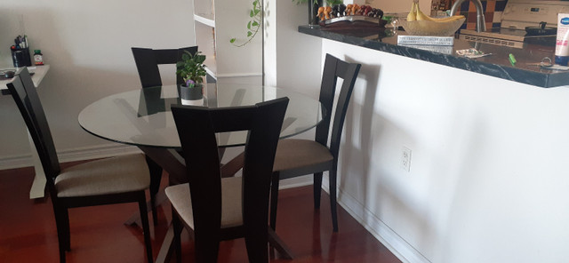 Dinning Table and chairs in Dining Tables & Sets in City of Toronto - Image 3