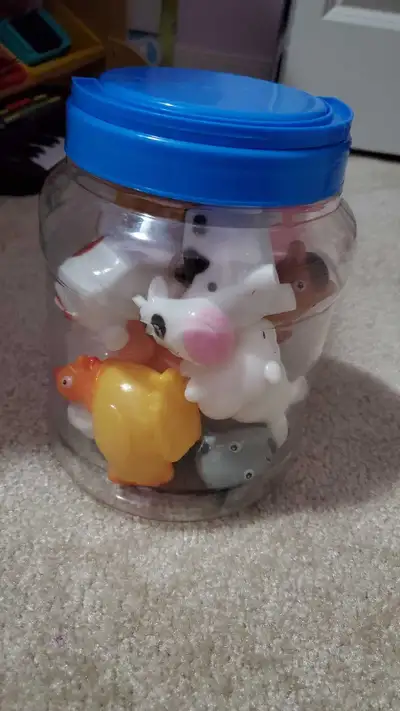 12pcs farm plasctic animals toy.