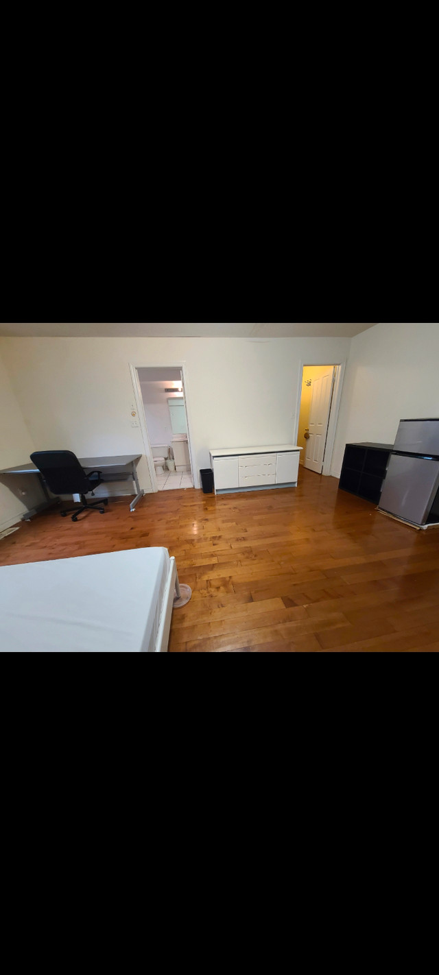 Superbig master bedroom at York U.Minutes Walk Finch west subway in Room Rentals & Roommates in City of Toronto - Image 4