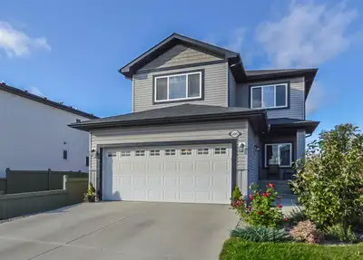 Welcome to your new home in the peaceful and family-friendly Carlton community! This modern, well-ma...