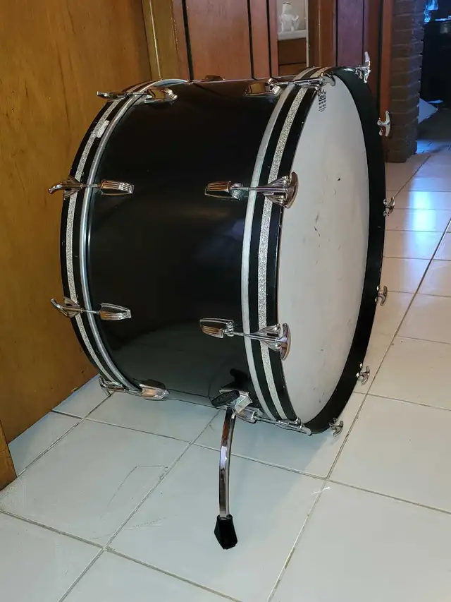 28" Ludwig, black bass drum. Late 1970s. in Drums & Percussion in Mississauga / Peel Region - Image 2