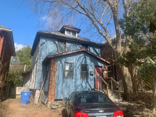 Rooms Available for Students or Young Professionals – 483 Woolwich Street Available June 1 / July 1...