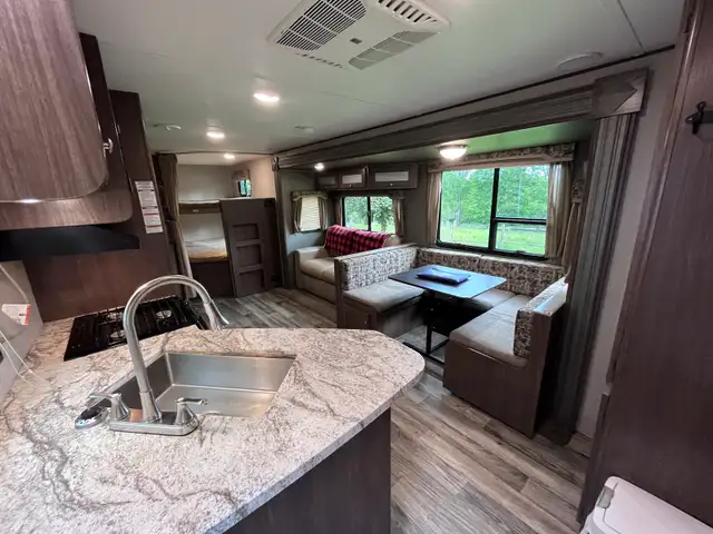 2018 Hideout 28’ BHS  with Cold Mountain Package in Travel Trailers & Campers in Bridgewater - Image 7