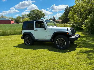 2013 Jeep sport Jk 235kms 6 speed manual trans, fresh fluid in trans and both front and rear differe...