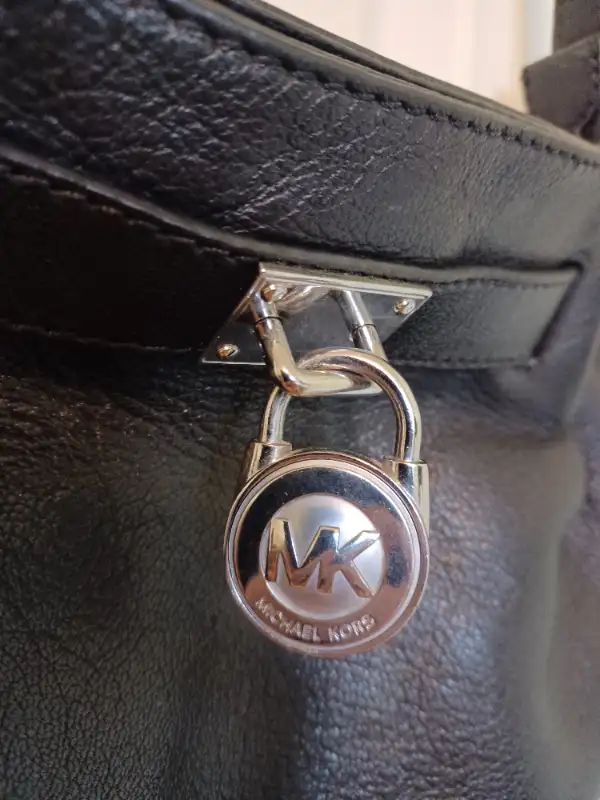 Michael Kors Crossbody bag in Women's - Bags & Wallets in Mississauga / Peel Region - Image 4