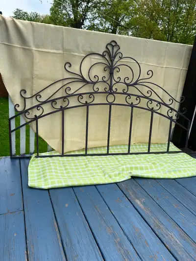 Tête de lit, View more