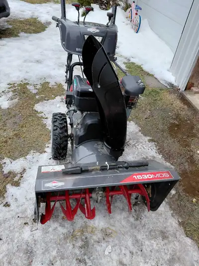Briggs@Stration snow Blower For parts engine runs great electric start Auger drive has issues Approx...