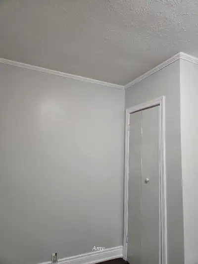 1 bedroom available for rent. Shared bathroom, kitchen. Laundry in suite. Female preferred. Wifi inc...