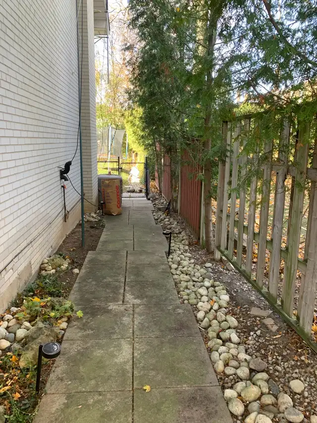 Lawn care + Yardwork in Lawn, Tree Maintenance & Eavestrough in City of Toronto - Image 9