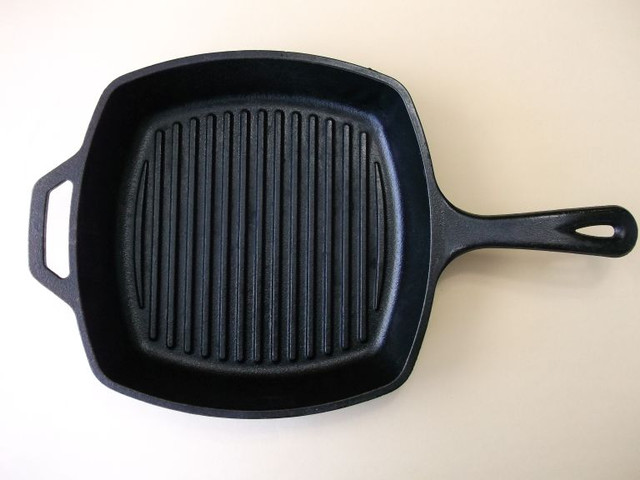 Lodge 10.5 Inch Square Cast Iron Grill Pan,Made in USA in Kitchen & Dining Wares in City of Toronto