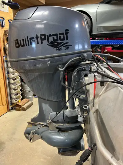 Yamaha 40/30 outboard jet motor No controls go with it Four stroke engine Carbs could use a cleaning...