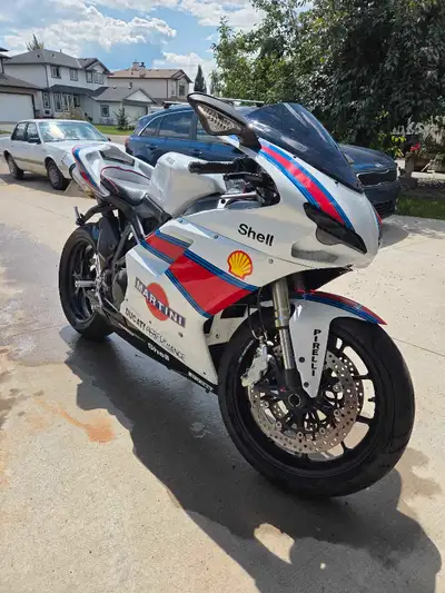 2008 Ducati 848. Low km only 14000. Well cared for, never dropped. Runs beautifully and sounds great...