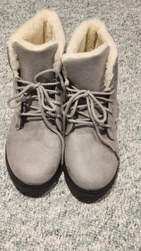 Winter Sweed Boots size 10 (Size 44 Chinese)