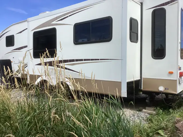 Roulotte à sellette (Fifth Wheel) Keystone Laredo 29 pieds in Travel Trailers & Campers in Lévis - Image 8