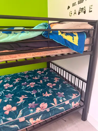 Lit double double 2 étage à vendre propre maison non fumeur, View more