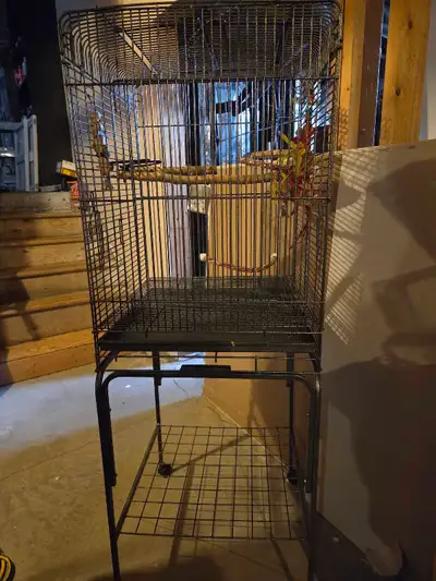 Bird cage. Clean like new. Make an offer 905-376-0834