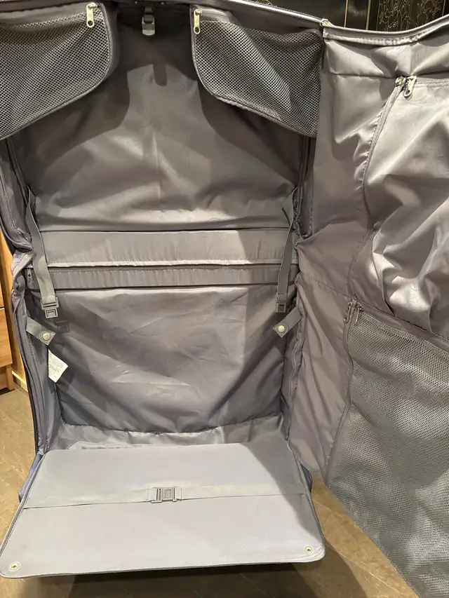 Samsonite Suitcase445588795347456002