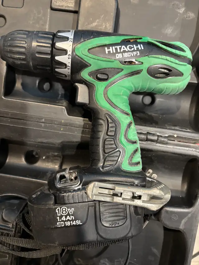 Hitachi DS 18 DVB SSX Cordless Drill & Light Combo Set 18 Volt /