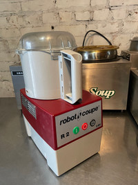 Robot coupe R2 food processor /like new 