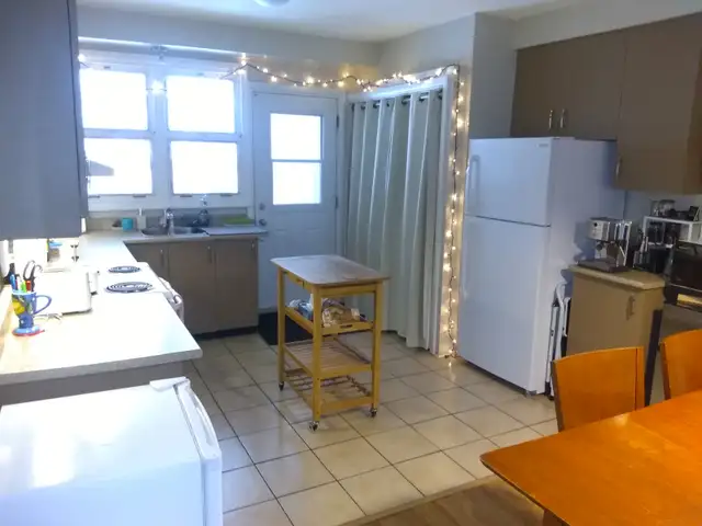 Grand 6 ½ ,4 chambres, Ste-Foy près université  et Cegep