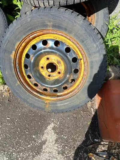 5 bolt tires and rims (4) P225/65 R17 102T Hankook $80 437-262-1966 Thornhill ontario some tread lef...