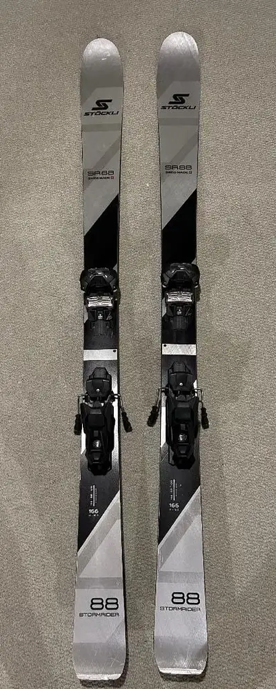 Like new Stockli Stormrider88 skis 166cm, View more