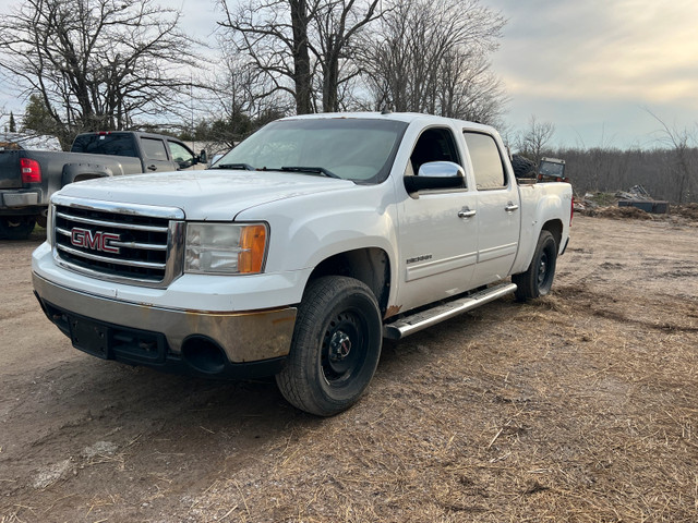2013 GMC sierra 4x4 in Cars & Trucks in Kawartha Lakes - Image 2
