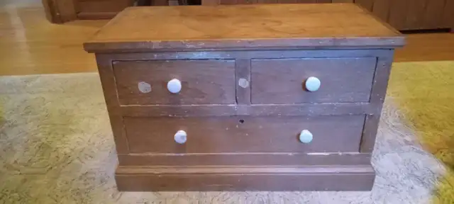 Small antique cupboard in Arts & Collectibles in Brantford - Image 2