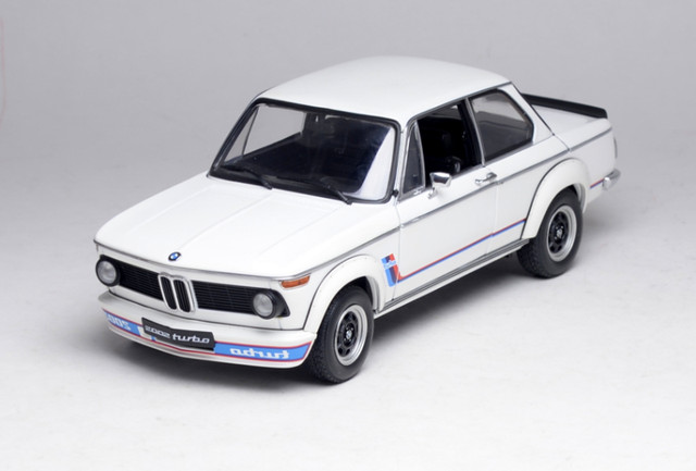 1/18 Autoart 70501 BMW 2002 TURBO 1974 WHITE in Arts & Collectibles in Oakville / Halton Region