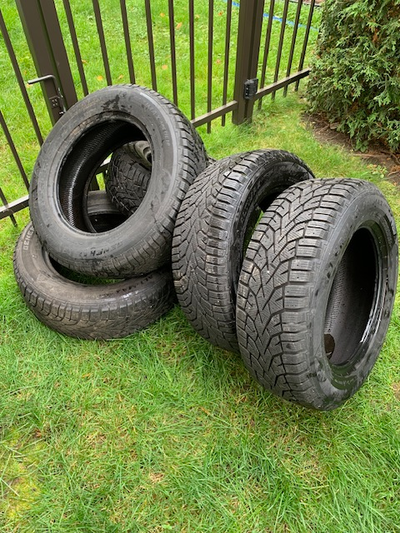 - 5 Pneus d'hiver 16 po ( très bonnes conditions ) - Pneus General Altimax Artic 12 215/65 R16 102T...