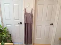 2 robes longues, finition supérieure, taille 10 ans, pour 90$