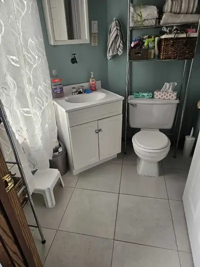 This is a lovely 2-bedroom rental. It's a cozy space, perfect for a small family or roommates. I hop...