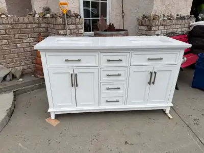 This dual sink vanity offers both style and functionality for your bathroom. It's a pre-owned unit i...