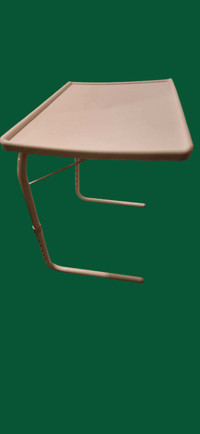 Petite table pliante inclinable / Folding table 