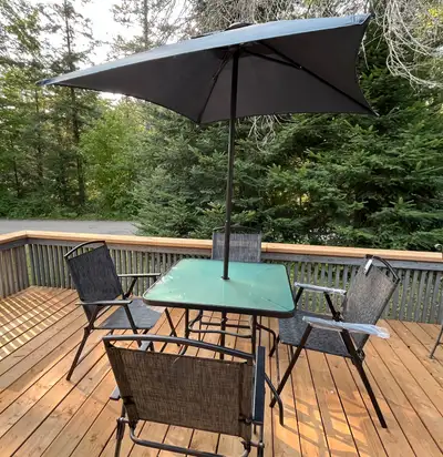New Patio set: Table, 4 folding chairs, umbrella Paid $170