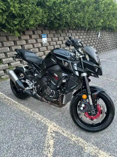 FR/ EN Yamaha MT-10 (FZ-10) 2017 en parfaite condition. Petite plaque. Freins ABS 160 hp 3 modes de...